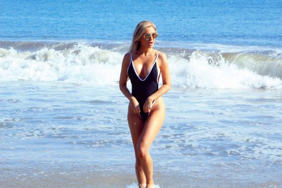 Siêu mẫu đình đám Brazil khoe 3 vòng sexy hết nấc ảnh 2