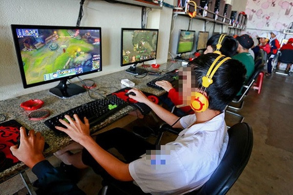 Nguyên nhân trực tiếp dẫn đến sự tái phát xuất huyết tiêu hóa do viêm loét dạ dày, tá tràng có nhiễm vi khuẩn H.pylori là các em chưa tuân thủ đúng phác đồ điều trị nghiêm ngặt, thêm nữa là chế độ ăn uống nghỉ ngơi sinh hoạt cũng chưa phù hợp như ăn xong đã hoạt động thể lực, học hành ngay hoặc miệt mài chơi điện tử, ăn và uống những thực phẩm không an toàn vệ sinh thực phẩm... Ảnh minh họa: Internet