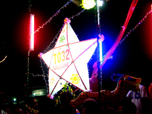 Ngay đèn ông sao cũng hoành tráng về kích cỡ