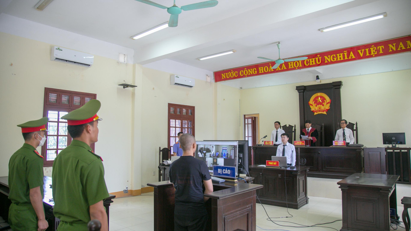 TAND huyện Cam Lộ tuyên án đối với các bị cáo tại điểm cầu trung tâm. Ảnh: Lê Trường.