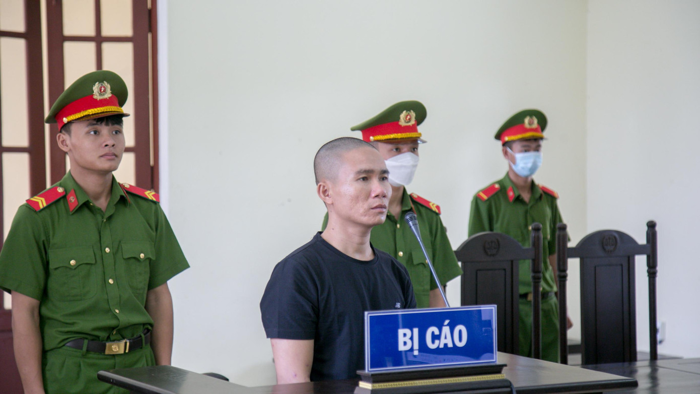 Bị cáo Nguyễn Văn Tiềm tại điểm cầu trung tâm ở Hội trường TAND huyện Cam Lộ.