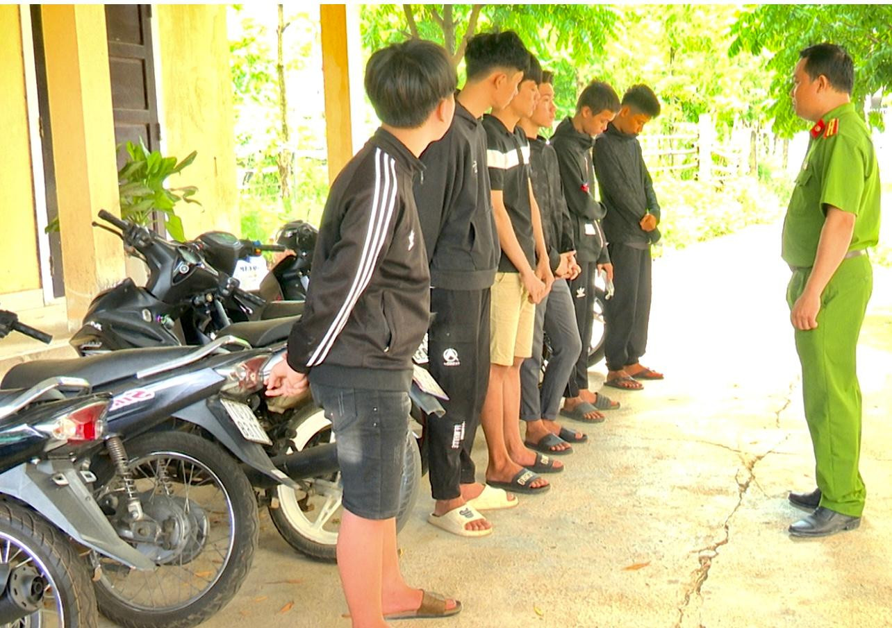 Cơ quan Công an đã mời nhóm thanh thiếu niên đêm khuya ném đá vào nhà dân đến làm việc và có biện pháp xử lý, răn đe.