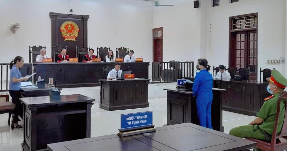 Chỉ vì 20 triệu đồng tiền công, bị cáo Nguyễn Thị Thủy phải trả giá đắt bằng bản án tù chung thân. Chỉ vì 20 triệu đồng tiền công, bị cáo Nguyễn Thị Thủy phải trả giá đắt bằng bản án tù chung thân.