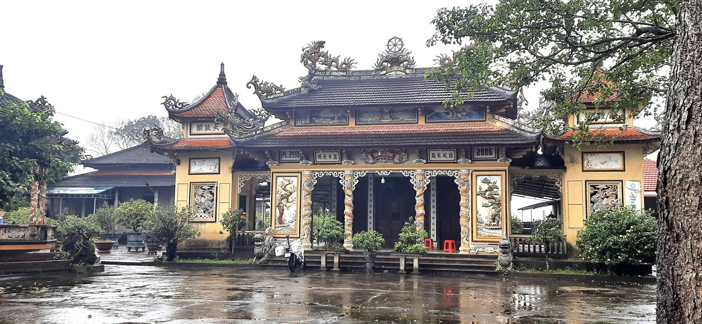 Niệm phật đường Dương Lệ Đông-nơi xảy ra án mạng. Niệm phật đường Dương Lệ Đông-nơi xảy ra án mạng.