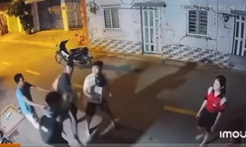 Nam sinh lớp 12 bị chặn đường đánh tới tấp khi tan học ở TP.HCM