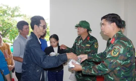 Giúp người dân bị mất nhà do mưa lũ có chỗ ở trước Tết Nguyên đán 2026 