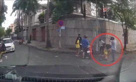 Nam sinh co giật sau trận ẩu đả giữa giao lộ ở TPHCM