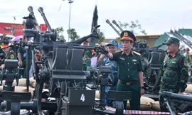 Trưng bày vũ khí và hiện vật tiêu biểu tại Đại hội Đảng bộ Quân đội 