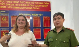Công an phường Sài Gòn trả lại tài sản cho du khách Mỹ, nhận lời cảm ơn xúc động