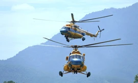 10 trực thăng quân sự hợp luyện diễu binh theo đội hình nào?