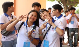 Hơn 100 thanh niên kiều bào khởi động Trại hè Việt Nam từ thành phố mang tên Bác 