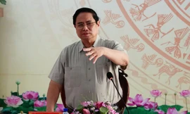  Thủ tướng: Chuyển từ hành chính quản lý, ‘hết giờ thì về’ sang phục vụ nhân dân