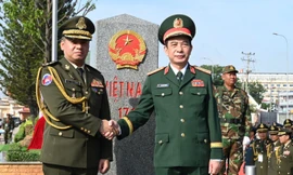 Đại tướng Phan Văn Giang cùng Đại tướng Tea Seiha chứng kiến tuần tra chung bảo vệ biên giới Việt Nam - Campuchia 