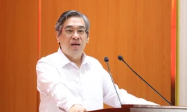 Chủ tịch MTTQ Việt Nam TPHCM chia sẻ việc dùng drone thả hàng, sửa trạm phát sóng giúp bà con vùng lũ