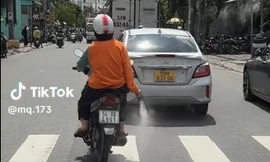 Công an xác minh clip rải 'bột lạ' xuống đường ở TPHCM