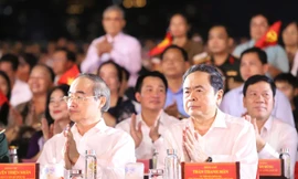 Xúc động đêm nghệ thuật chính luận 'Dưới cờ vinh quang' 