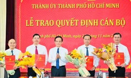 Trao quyết định phê chuẩn kết quả bầu Phó Chủ tịch HĐND TPHCM, 3 Phó Chủ tịch UBND TPHCM