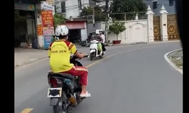 Xác minh clip thiếu niên chạy xe máy độ, che biển số trên đường