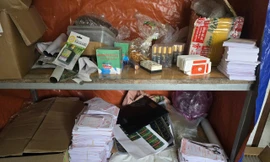 Rùng mình dầu gió pha từ hóa chất, dán nhãn như hàng thật