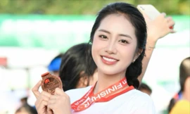 Hà Trúc Linh và dàn người đẹp thu hút trên đường chạy Tiền Phong Half Marathon 2025