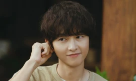 Song Joong Ki chật vật