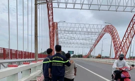 Thuyết phục thành công nam thanh niên định nhảy cầu tự tử 