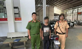 Thanh niên 'bốc đầu' xe máy bị tịch thu phương tiện, lộ ekip quay đưa lên mạng