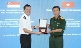 Sĩ quan trẻ Singapore đến Việt Nam kết nối tình bạn