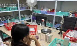 Triệt xóa đường dây làm giả hàng chục nghìn chai nước hoa cao cấp