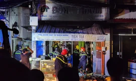Cửa hàng ở TPHCM cháy lớn, cả khu phố náo loạn