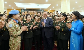 Tổng Bí thư đặc biệt đánh giá cao các nghiên cứu về vũ khí, khí tài của phụ nữ Quân đội