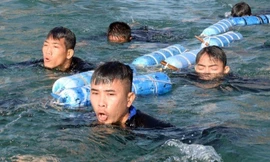 Đặc công nước sẵn sàng tham gia ứng phó mưa lũ do bão số 12 tại miền Trung