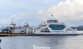 Hải Phòng dỡ lệnh cấm biển, phà chở khách ra Cát Bà trở lại hoạt động