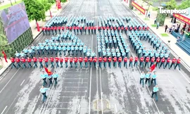 Bộ đội Phòng không - Không quân xếp hình A80 đẹp mắt và hoành tráng