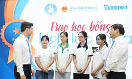 Hai chị em ruột tiếp tục ước mơ vào giảng đường