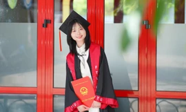 Hoàng Thị Minh Hạnh trong ngày nhận bằng tốt nghiệp Ảnh: NVCC 