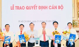 Chủ tịch UBND TPHCM điều động, bổ nhiệm nhiều cán bộ