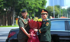 Đại tướng Nguyễn Tân Cương và Tư lệnh Quân đội Hoàng gia Brunei hội đàm tại Hà Nội