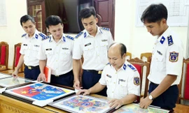 Hai học sinh giành giải Nhất thi vẽ tranh, viết cảm nhận về biển đảo quê hương