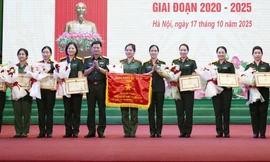 Tôn vinh ‘những bông hoa đẹp’ ở Học viện Quân y 