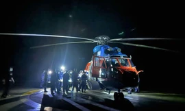 Bộ Quốc phòng điều động máy bay cấp cứu thai phụ và quân nhân ở Trường Sa