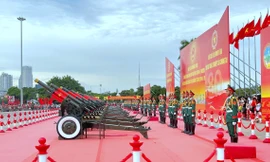 15 khẩu pháo lễ 105mm sẽ bắn bao nhiêu liều mồi vào tối nay?