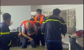 TPHCM: Triều cường dâng cao, Cảnh sát PCCC ứng cứu người dân Bình Quới – Thanh Đa trong đêm