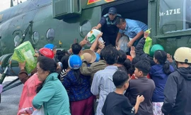 Đoàn Không quân Đồng Tháp lập kỷ lục bay cứu trợ vùng lũ 