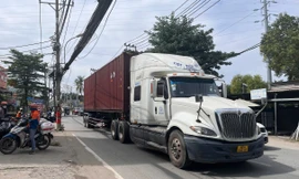 Người phụ nữ tử vong sau va chạm container trên 'tuyến đường tử thần'