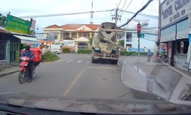 Tài xế xe bồn vượt đèn đỏ bị phạt gần 20 triệu đồng