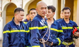 Tiến Luật đối đầu trực diện nỗi ám ảnh độ cao, bật khóc hoảng sợ khi chứng kiến điều 'gây choáng' này