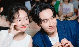 Dù đã bước vào U50 nhưng 'sao nam' đình đám này vẫn gây 'náo loạn' thảm đỏ với nhan sắc chuẩn 'nam thần'