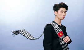 Nhà thiết kế Nguyễn Minh Công kỷ niệm 10 năm làm nghề khi hiện thực hóa kỷ lục thời trang mini từ bánh dân gian