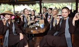 Dàn 'mỹ nhân' quốc tế 'Miss Charm 2025' thích thú với ẩm thực Việt Nam, 'bắt trend' gen Z ‘Em là con gái miền Tây’